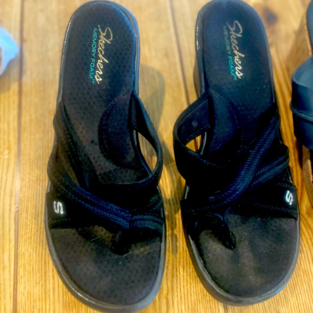 Barely wore Skechers sandals